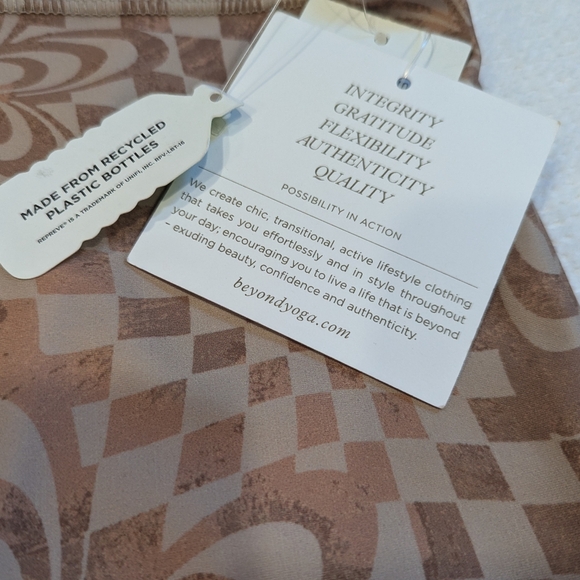 NWT.... BEYOND YOGA Rare Tan Check Flower High Waisted Midi Leggings SIZE L - Picture 6 of 10